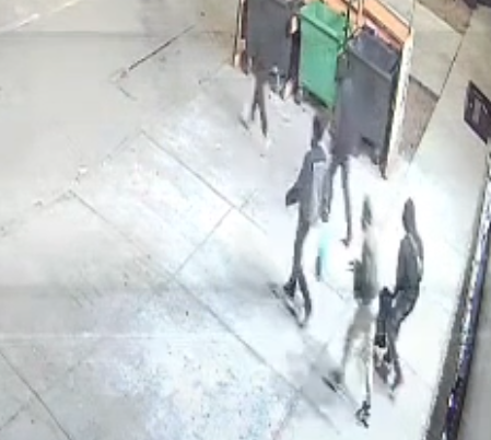 Violento robo en El Abrazo de Maipú: usaron como escudo humano a trabajador y amenazaron con armas al personal 2 Robo en Villa El Abrazo