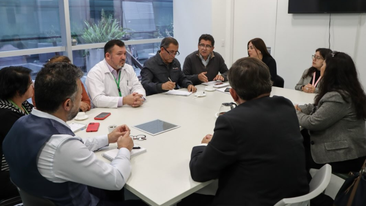 Diputados Basaletti y Barraza visitaron  Hospital El Carmen de Maipú para buscar soluciones en equipamiento y abordar relicitación de concesión