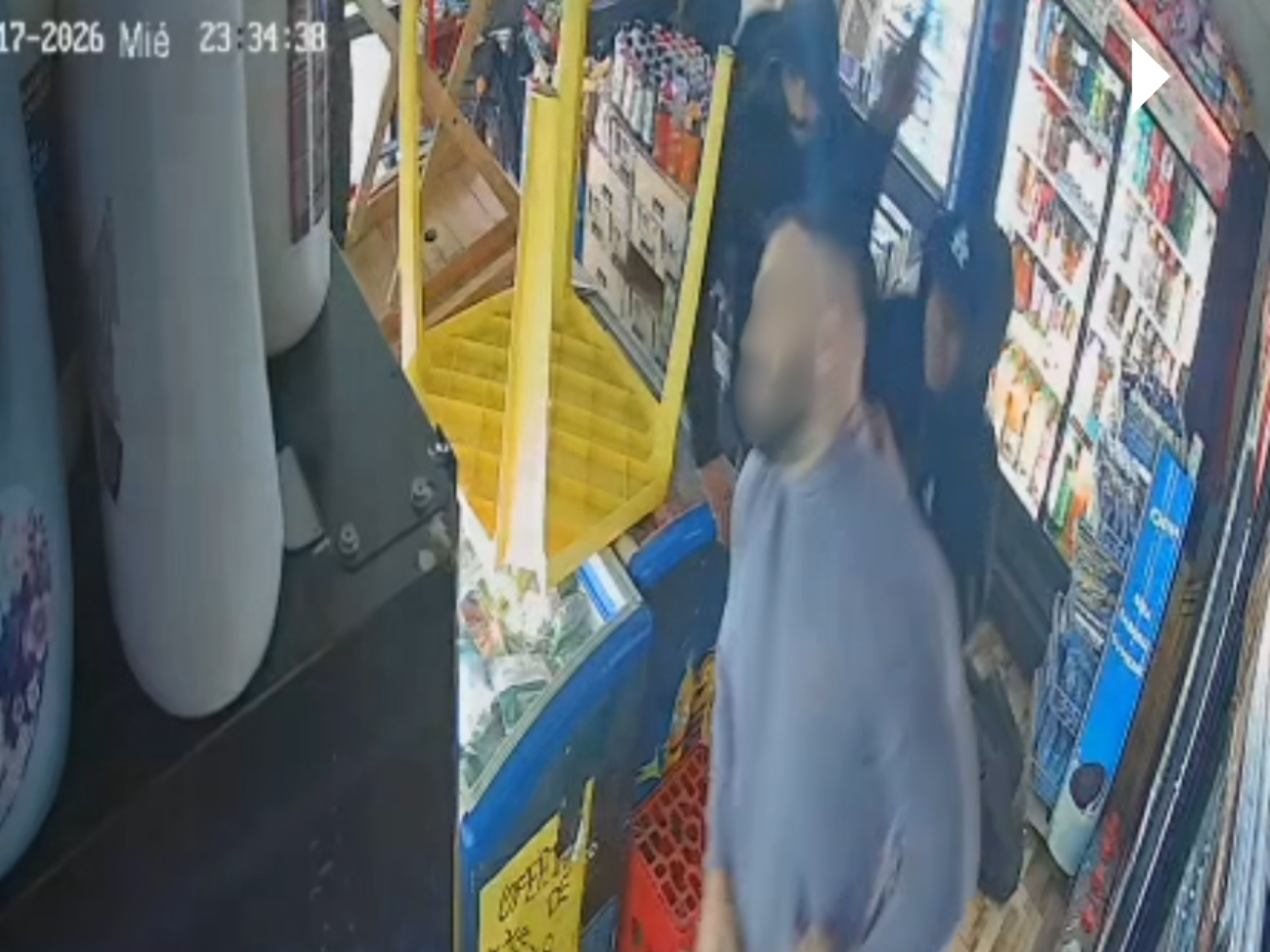 Violento robo en El Abrazo de Maipú: usaron como escudo humano a trabajador y amenazaron con armas al personal 1 Robo en Villa El Abrazo