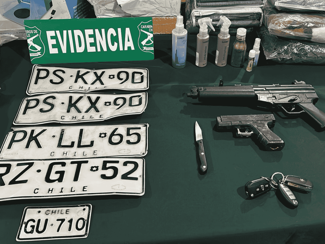 Testigo clave desbarató banda en Maipú: cinco detenidos y dos autos robados en allanamiento en Barrio Sol Poniente