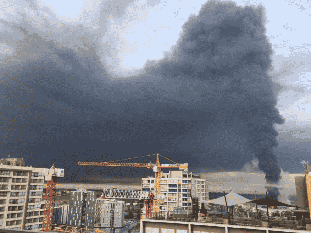 Preemergencia ambiental tras incendio en Cerrillos: Municipalidad de Maipú llama a extremar cuidados