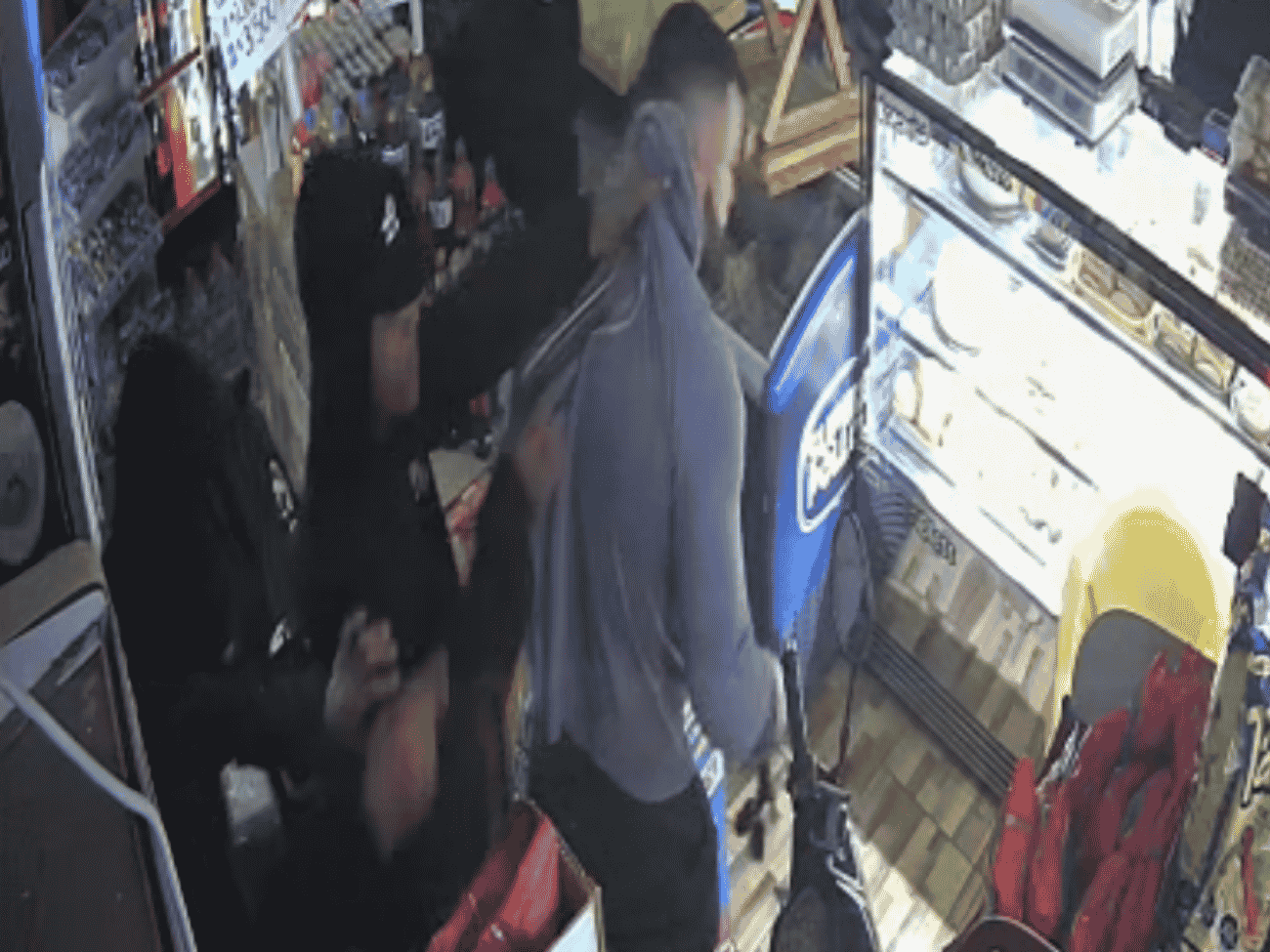 Violento robo en El Abrazo de Maipú: usaron como escudo humano a trabajador y amenazaron con armas al personal