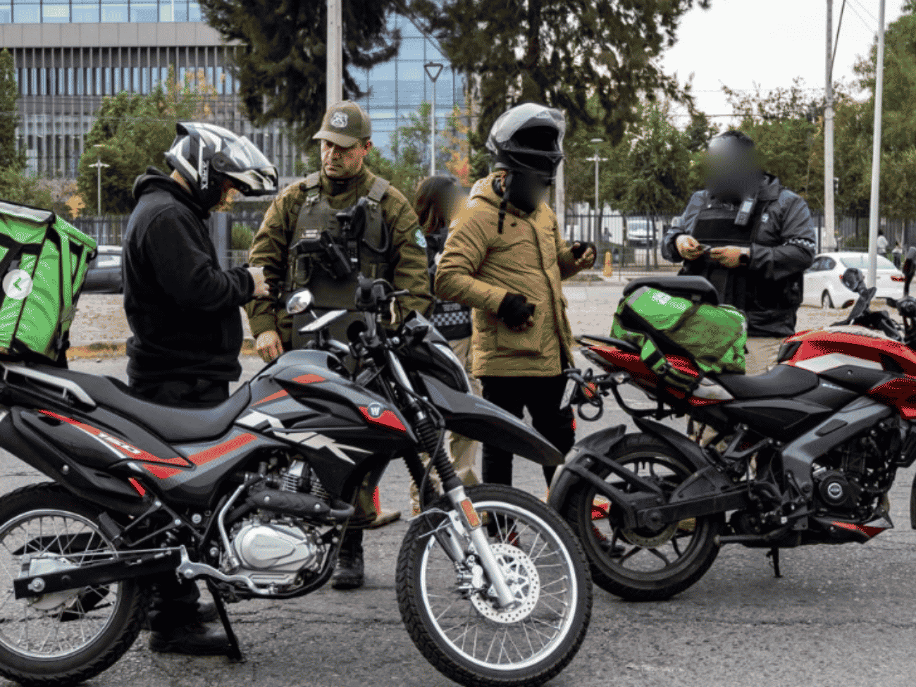 Fiscalización en Santa Elena deja 18 vehículos retirados y 31 controles migratorios