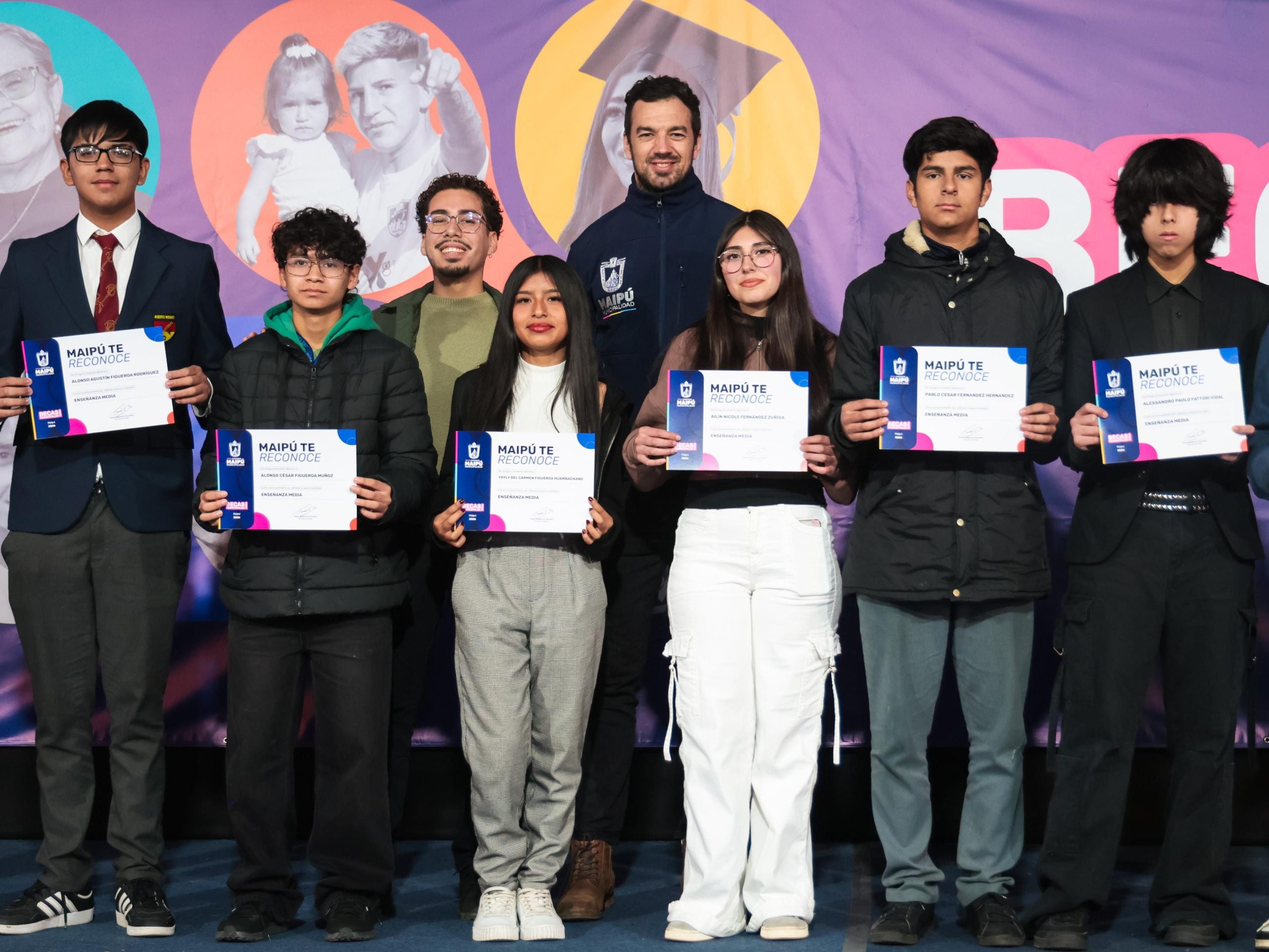 Municipalidad de Maipú distingue a 1.043 estudiantes y deportistas destacados con la beca “Maipú Te Reconoce”