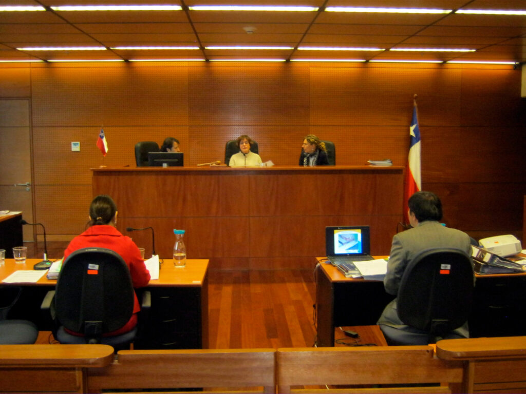 Tres de cada cuatro chilenos quiere que adolescentes que maten, secuestren o violen sean juzgados como adultos