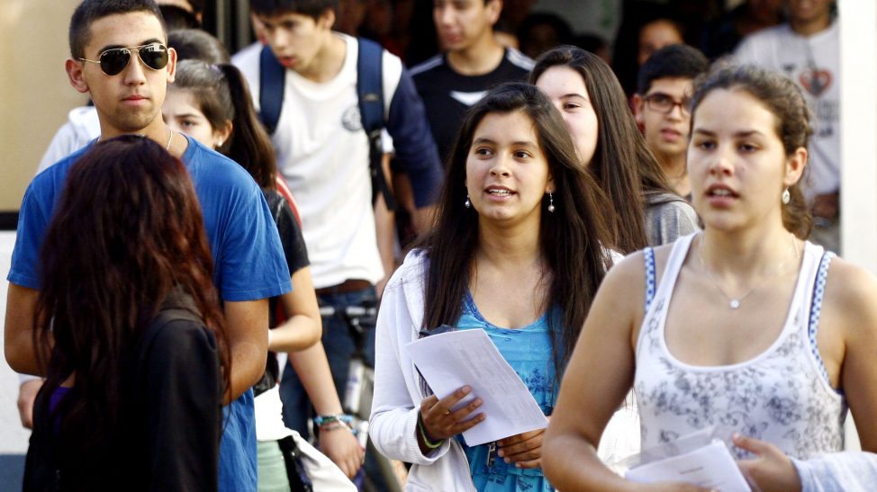 Las mujeres jóvenes son las más golpeadas por el desempleo en Chile: ya representan el 50% de los desocupados del país