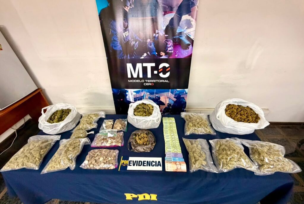 PDI desarticula red de tráfico de cannabis en Maipú y Recoleta: droga estaba oculta en un taxi y una casa