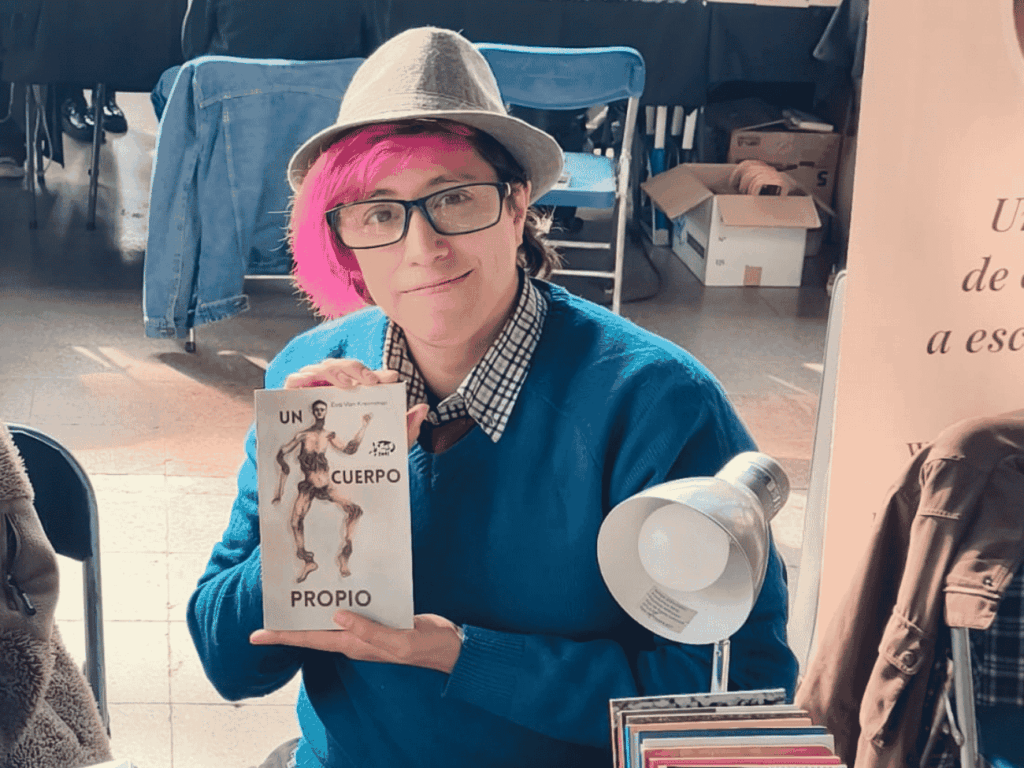 Eva Van Kreimmer, autora maipucina sobre su nueva obra «Un Cuerpo Propio»: «Fingir ser alguien que no eres en el libro es una referencia directa al clóset»