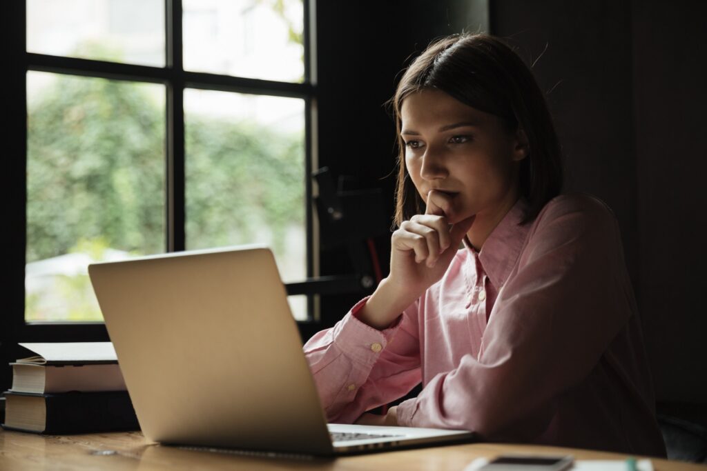 Proctoring en Chile: qué hay de cierto (y qué no) sobre la vigilancia de exámenes online