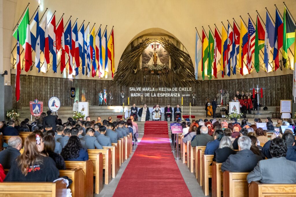 Municipio, Ejército y Templo Votivo celebraron tradicional Te Deum de Acción de Gracias de Fiestas Patrias en Maipú