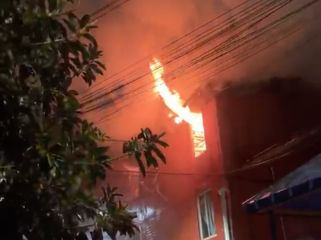 Incendio en departamento de Maipú deja a una persona de tercera edad fallecida