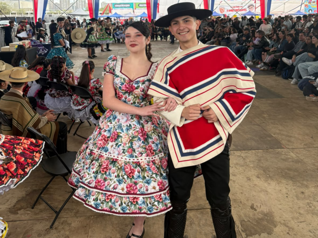 Catalina e Ignacio: los jóvenes maipucinos que llevan el alma cuequera al Campeonato Regional Jóvenes de San Pedro